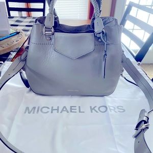 Michael Kors Handbag.... Very Cute bag!